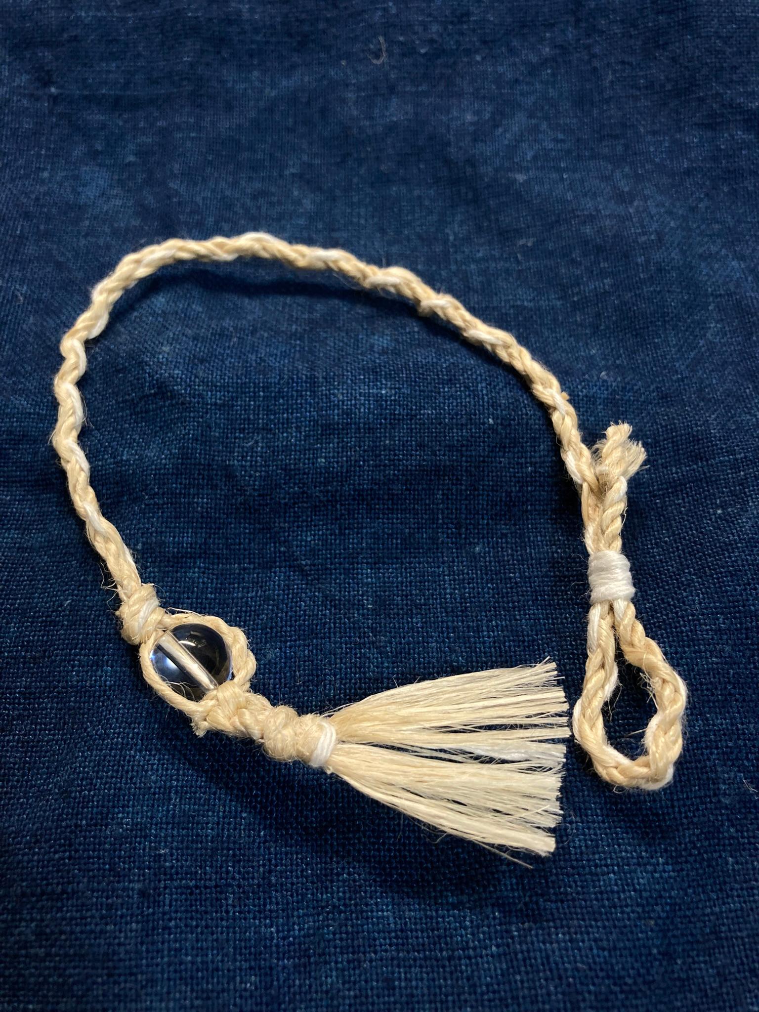 【現品のみ】精麻とヘンプ糸の編み込みブレス　水晶付